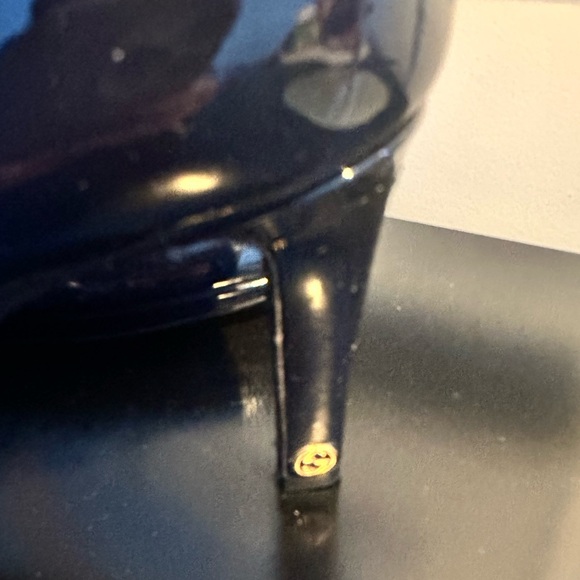 Gucci Patent Leather Round-Toe Pumps - Size 39 - Picture 4 of 12